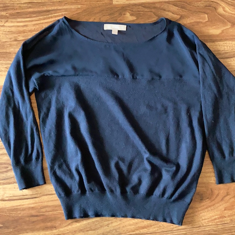 3/4 sleeve shirt.